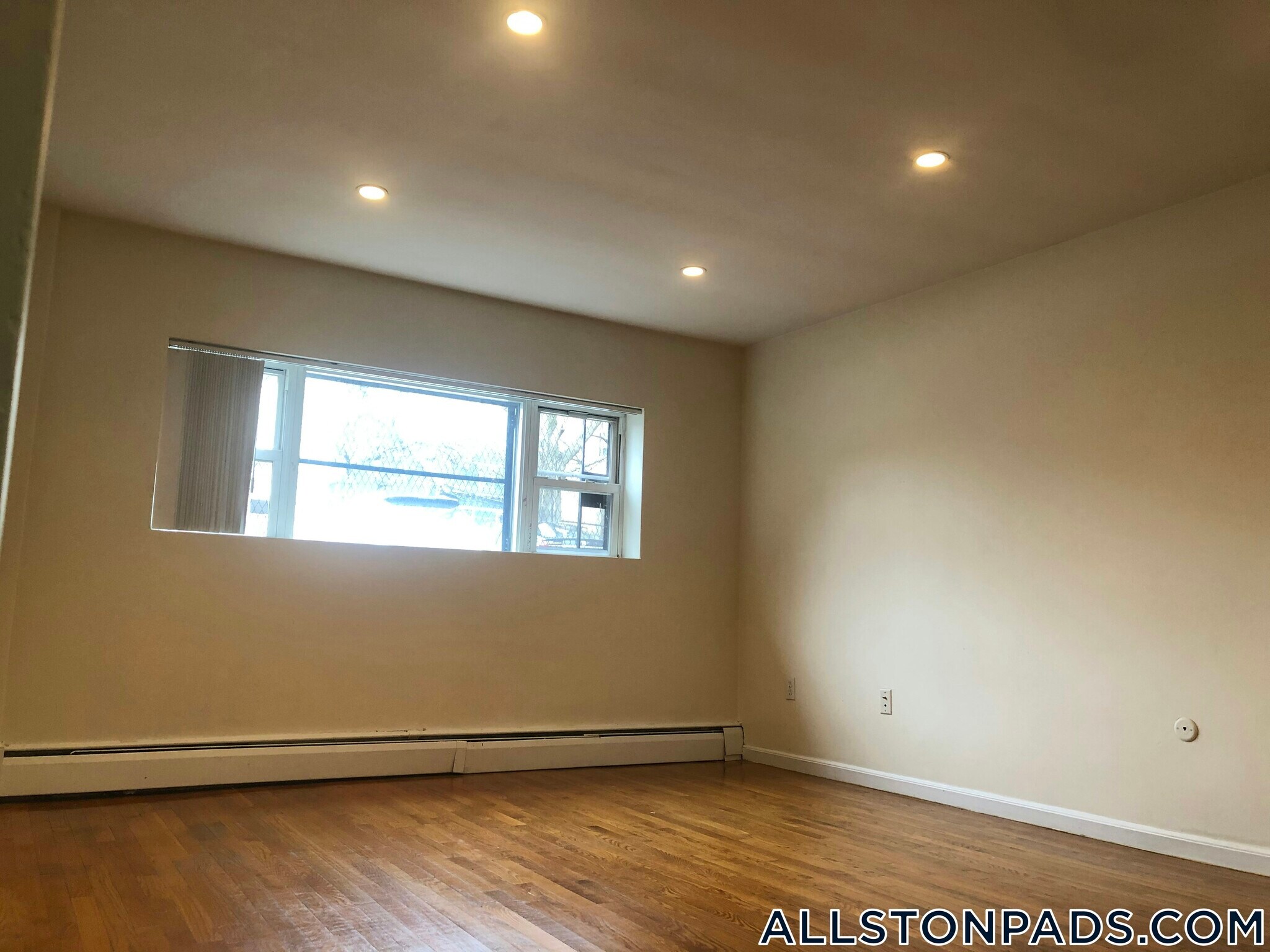 Building Photo - 34 Gardner St