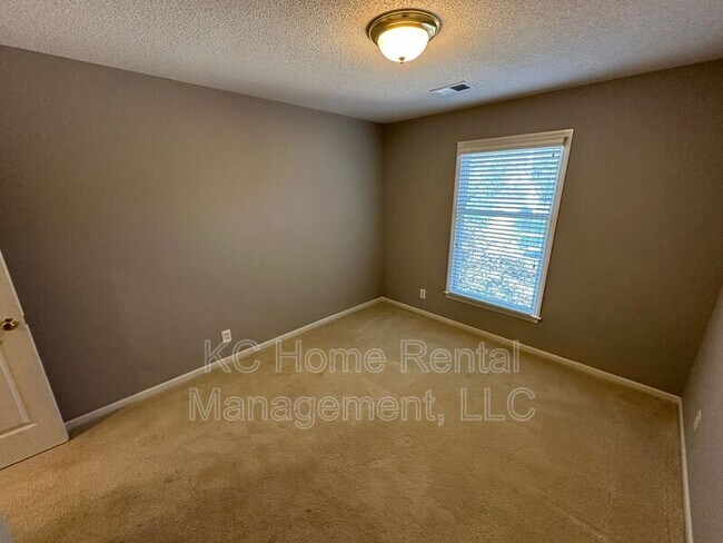 Building Photo - 5605 W 153rd Terrace