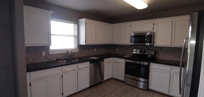 Building Photo - 8525 Sunflower Ln