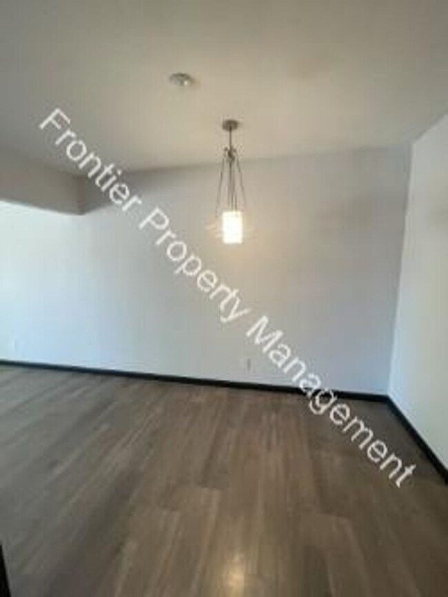 Building Photo - 755 Lepere