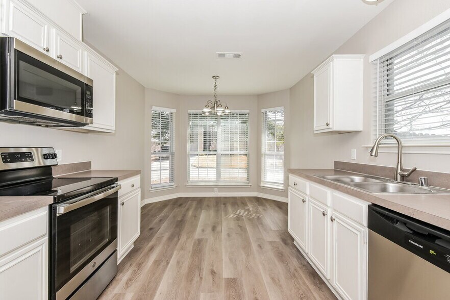 Building Photo - 321 Rustic Grove Ln