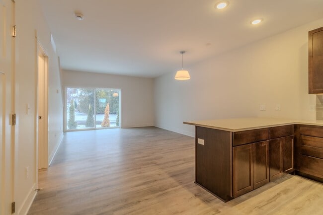 Building Photo - Trailside Condo-2 Bd 2.5 Bath