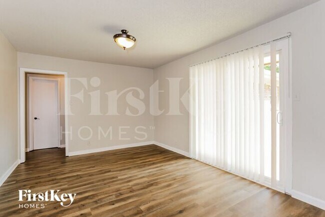 Building Photo - 5113 Bob Dr