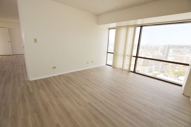 Building Photo - Century Center 2 bed, 2 bath, 1 parking 10...