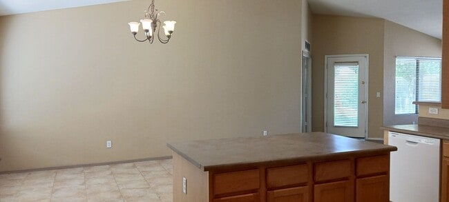Building Photo - Warm, Inviting 3 Bed / 2 Bath Home in Surp...