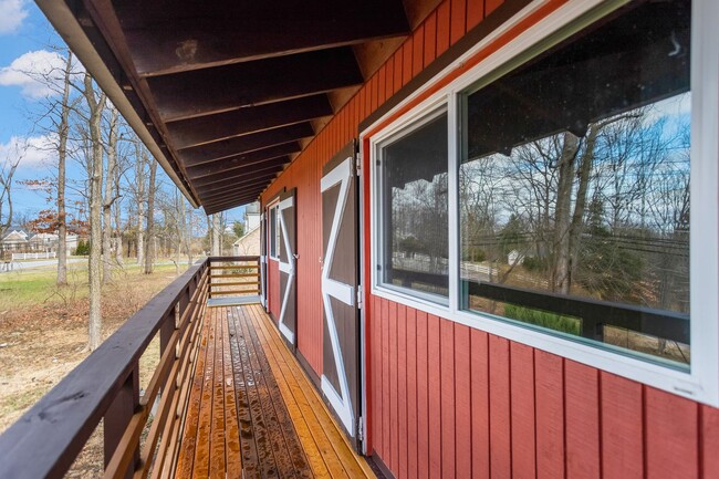 Building Photo - Mid-Century Lodge Home in Frederick with 6...