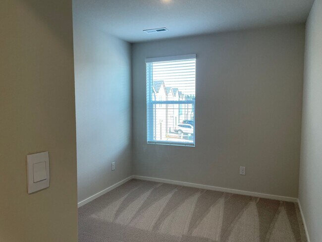 Building Photo - BEAUTIFUL 3 Bed 2.5 Bath Home in Vancouver! Stainless Steel Appliances!