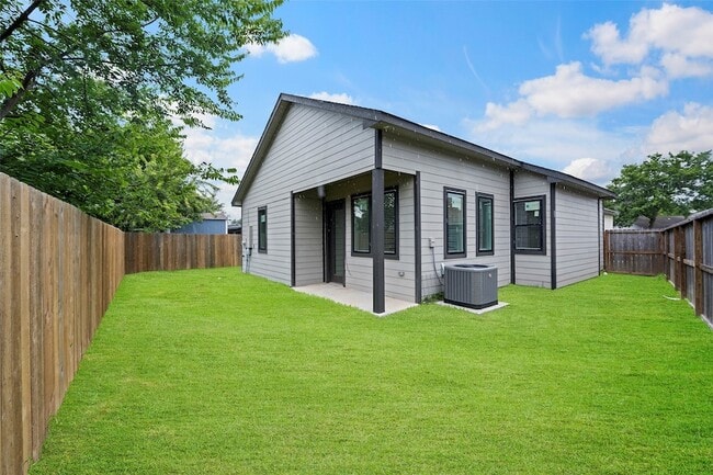 Building Photo - 17807 Glenwolf Dr