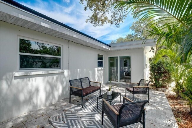Building Photo - 1801 Bellemeade Dr