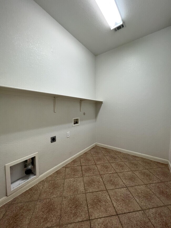 Building Photo - 25030 Buttermilk Ln