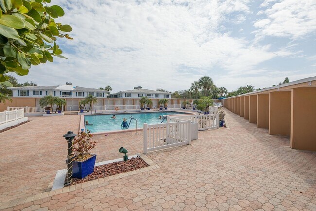 Building Photo - 2260 NE 67th St