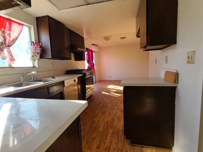 Building Photo - 318 N Nicholson Ave