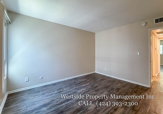 Building Photo - 425 E Tamarack Ave