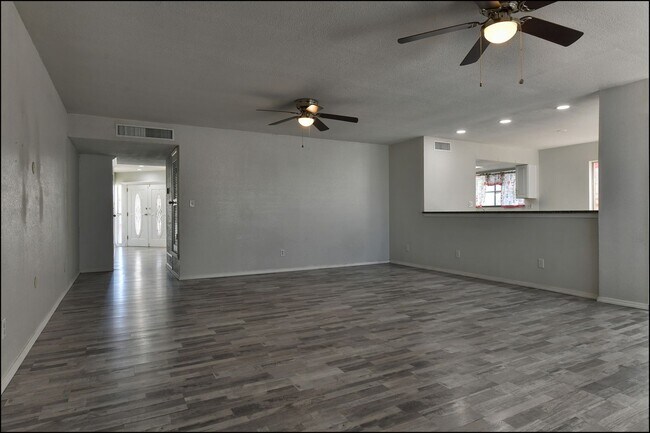 Building Photo - Pending