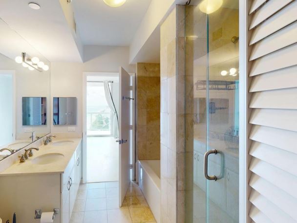 Building Photo - 6365 Collins Ave