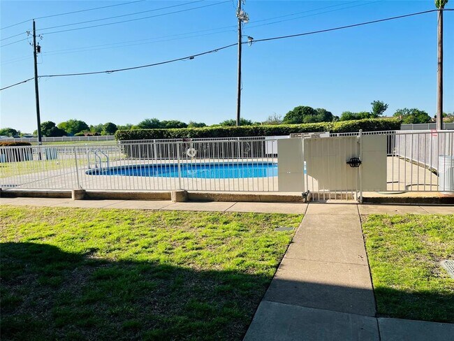 Building Photo - 2200 E Trinity Mls Rd