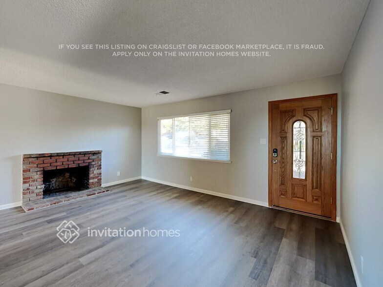 Building Photo - 259 Redwing St