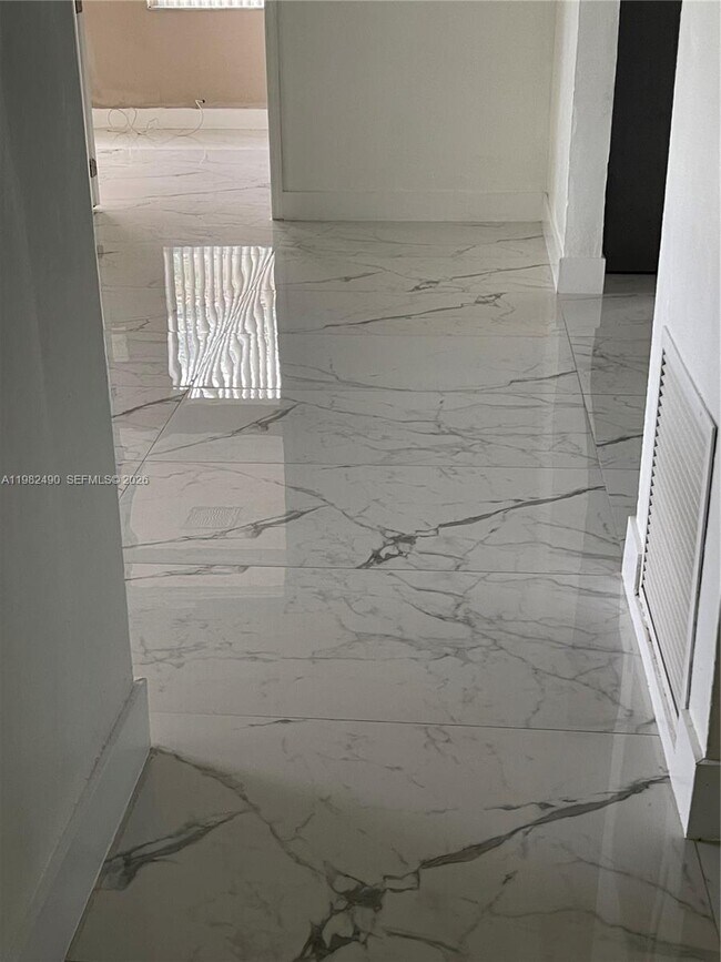 Building Photo - 881 NE 156th Terrace