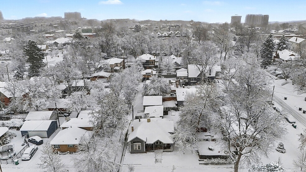 Building Photo - 2122 Hooker St