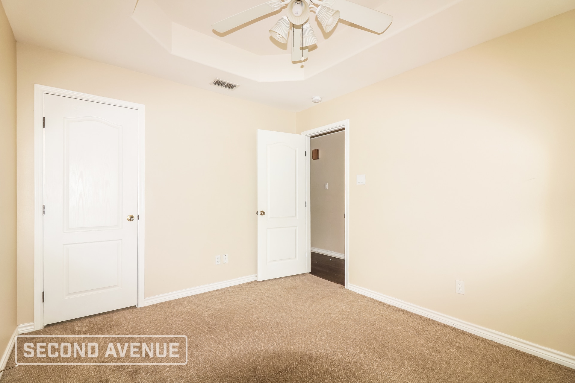 Building Photo - 2422 Luzius Dr