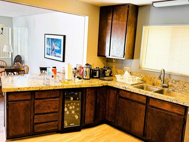 Building Photo - MLCC 3 Bedroom 2 Bath