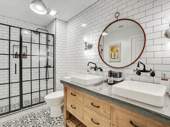 Building Photo - 1400 Shadow Brook Trail