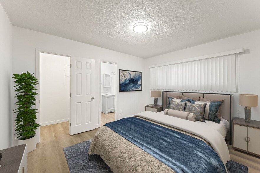 Building Photo - 9721 San Pedro St