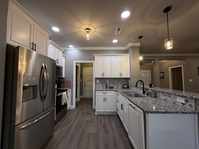 Building Photo - 2604 Etna Dr