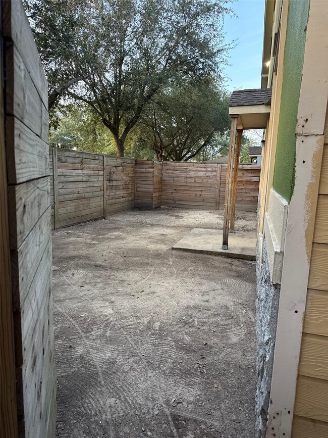 Building Photo - 2078 Laverne St