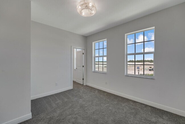 Building Photo - 930 SW Pr Ave