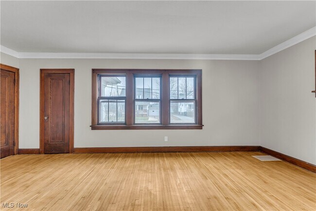 Building Photo - 1530 E 214th St