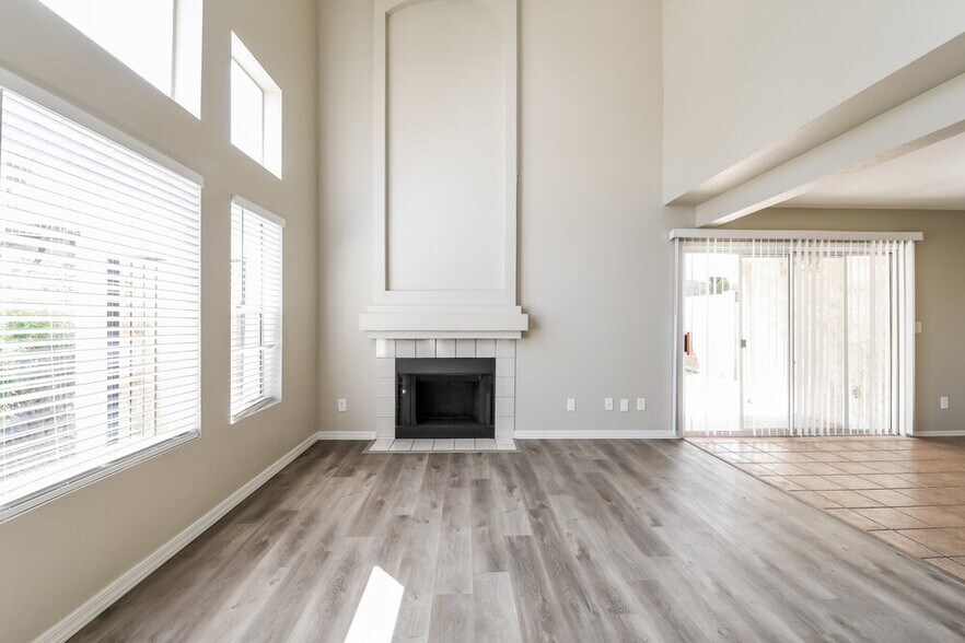 Building Photo - 2345 E Gelding Dr