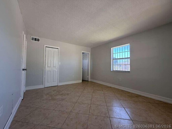 Building Photo - 516 NW 179th St