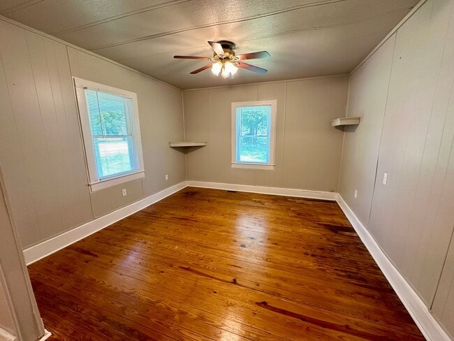 Building Photo - The High Street Charmer