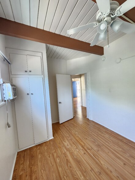 Building Photo - 1909 Beachwood Dr