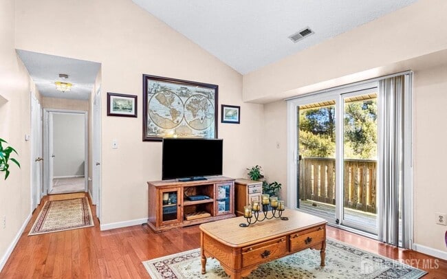 Building Photo - 2310 Ravens Crest Dr