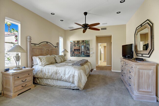 Building Photo - 430 White Horse Trail