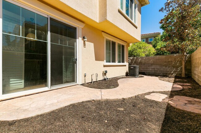 Building Photo - Paseo del Sol Charmer with Private Yard and Community Pool