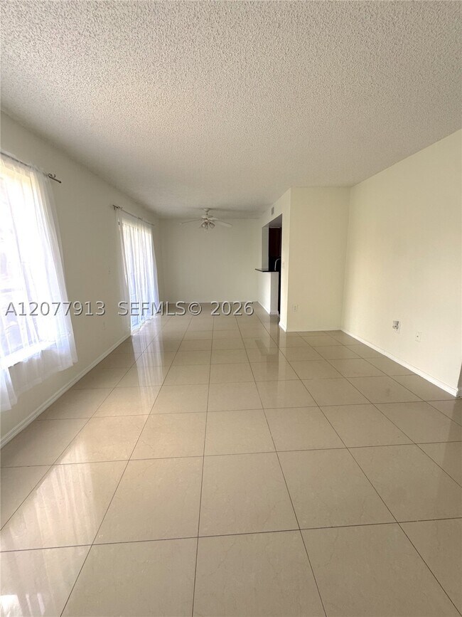 Building Photo - 3252 Coral Lake Dr