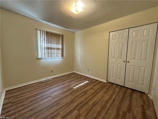 Building Photo - 3252 Club House Rd