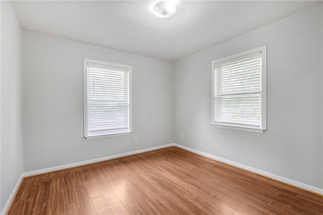 Building Photo - 2316 Woodland Rd