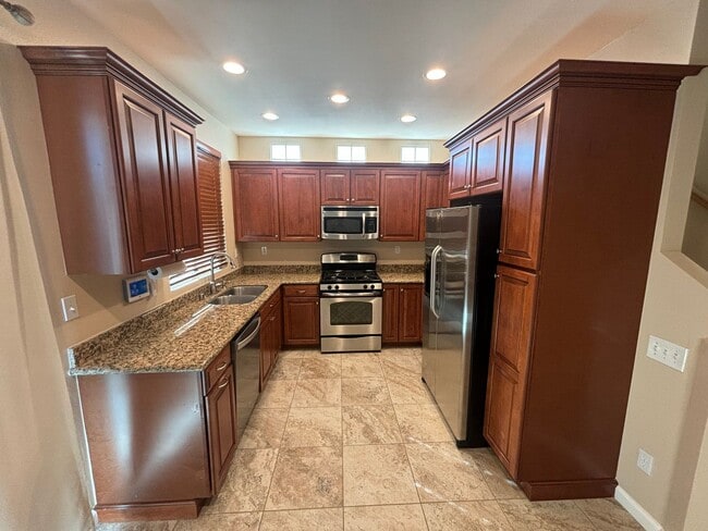 Building Photo - Charming 2-Bedroom Townhome in Valencia wi...