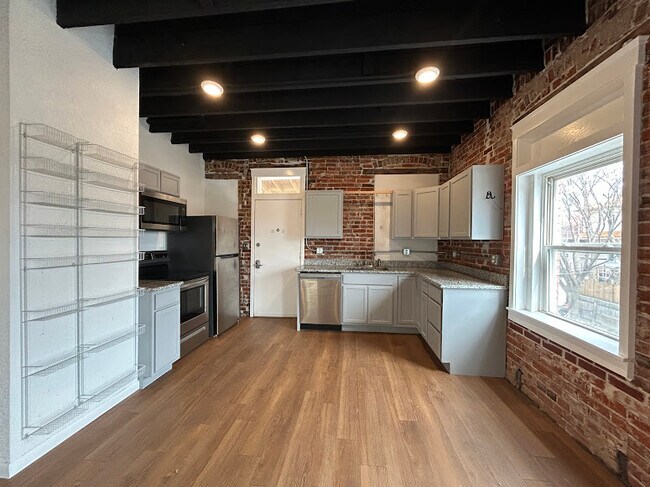 Building Photo - 2202 Lexington Ave