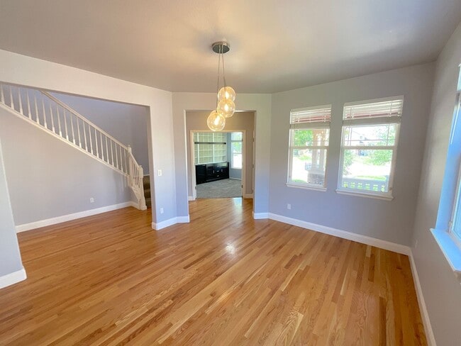 Building Photo - 6 Bedroom Home Available Near North Gate B...