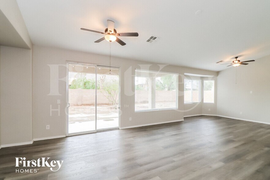 Building Photo - 7552 W State Ave