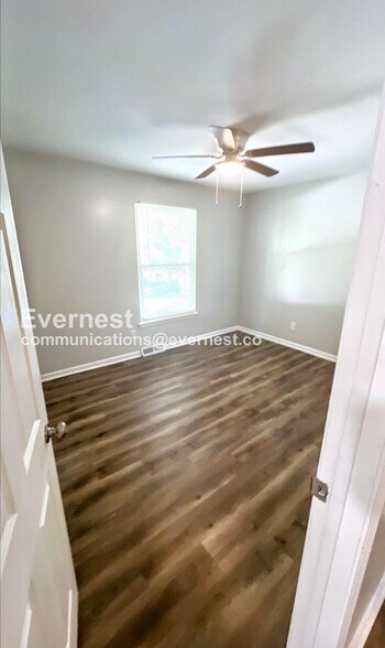 Building Photo - 1303 Michele Dr