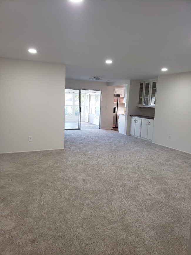 Building Photo - 1907 Clover Way