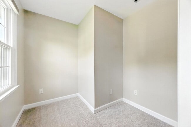 Building Photo - York County 4 BR Coventry House