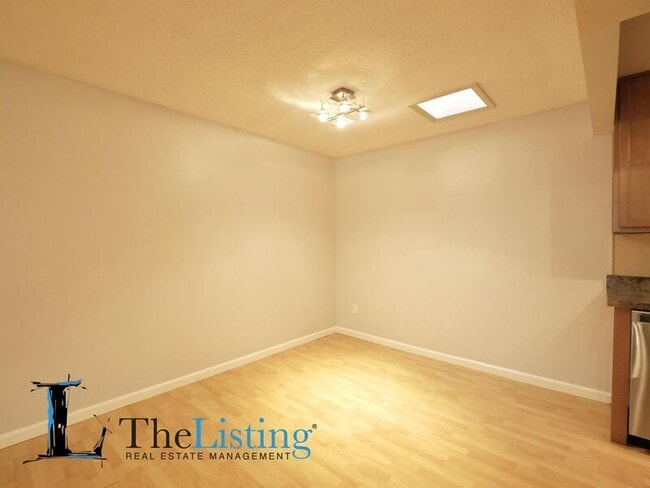 Building Photo - 2898 Plaza Terrace Dr