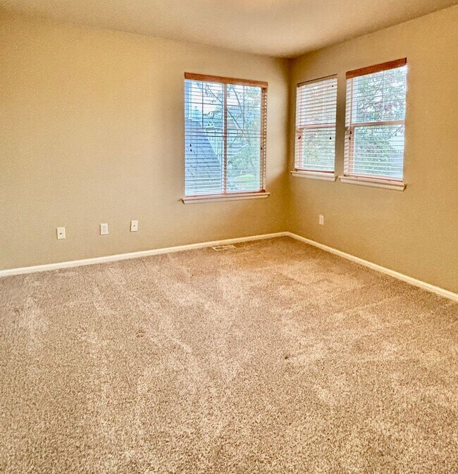 Building Photo - 4 Bed / 2.5 Bath Kirkland single family ho...